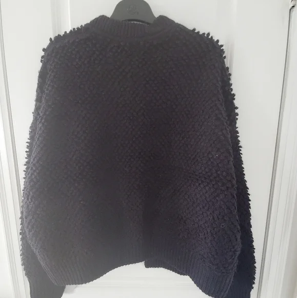 GAP Sweater - Picture 2 of 5